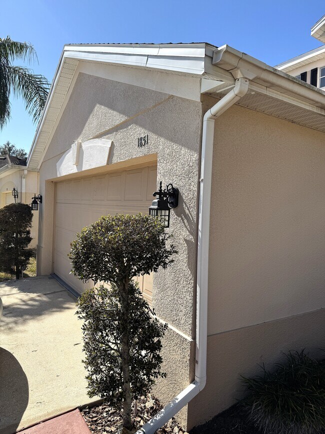 Building Photo - 1851 Wedgewood Way