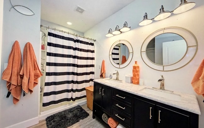 Building Photo - 15450 Trinity Fall Way