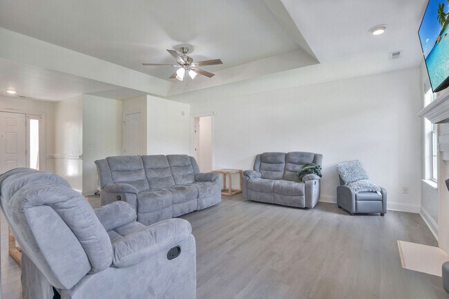 Building Photo - 202 Weeping Hollow Ct