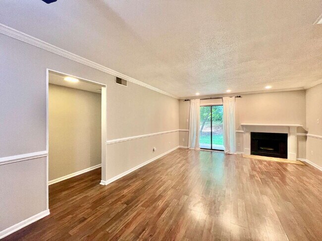 Building Photo - CONDO MINUTES FROM SouthParK!
