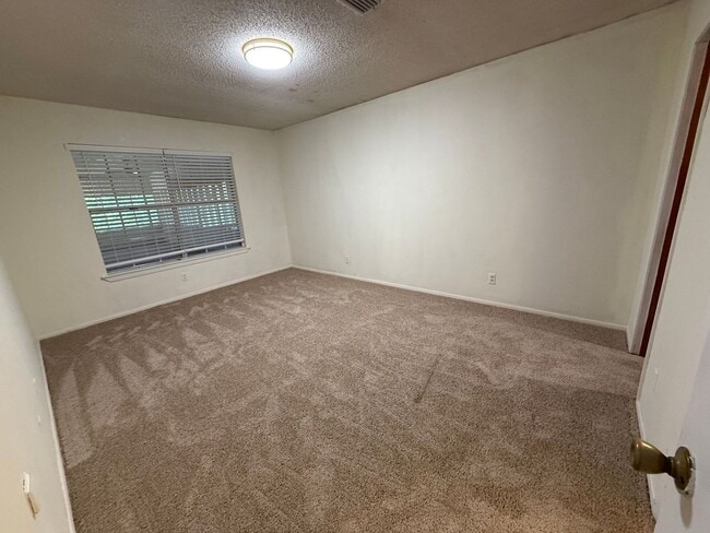 Building Photo - Milton / Pace - 3 bedroom, 2 bathroom