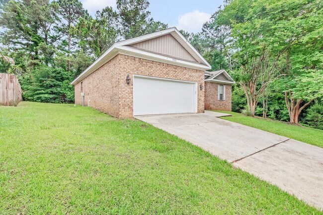 Building Photo - 4/2 in Stratford Glen Subdivision