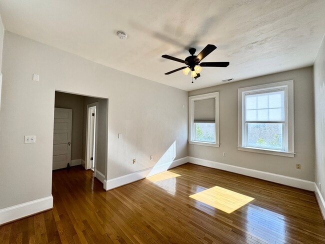 Building Photo - Amazing Garden-Style Condo Available NOW! ...