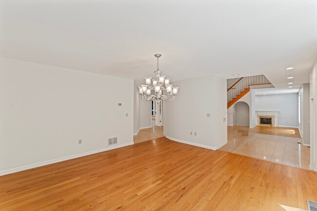 Building Photo - 501 Woodbine Rd