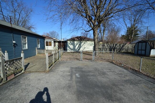Building Photo - 2441 S Keystone Ave