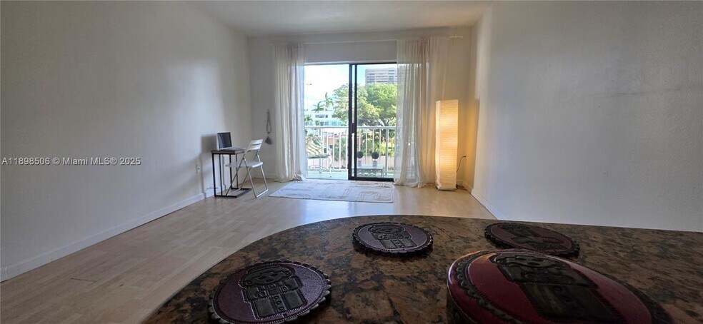 Building Photo - 1650 NE 115th St