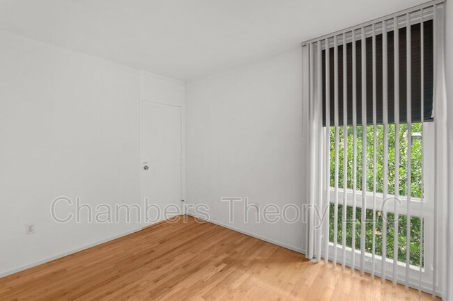 Building Photo - 11593 Maple Ridge Rd