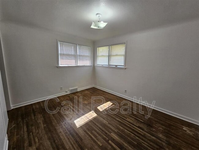 Building Photo - 2338 W Walton Ave