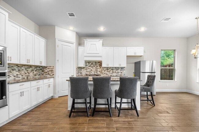 Building Photo - 16050 Talamore Ln