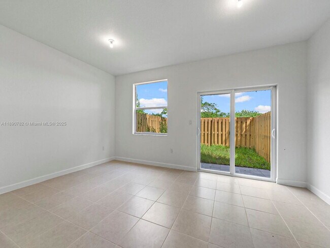 Building Photo - 1534 SE 27th Rd