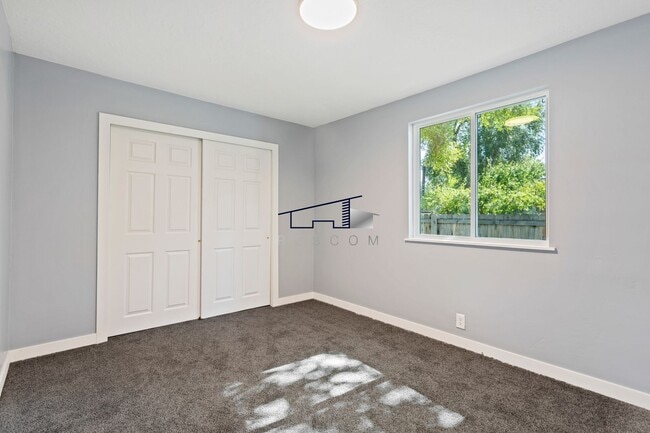Building Photo - Updated Ogden 4 Bedroom 2 Bathroom Home Av...