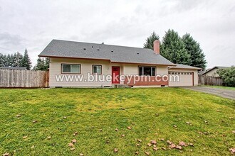 Building Photo - 5 Bed, 3 Bath Home in Orchards with Primary Bedroom on Main