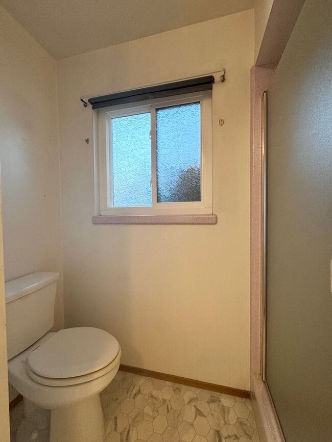 Building Photo - Charming 3-Bedroom Home in the Heart of Redding!