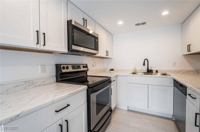 Building Photo - 1133 Willow Tree Dr