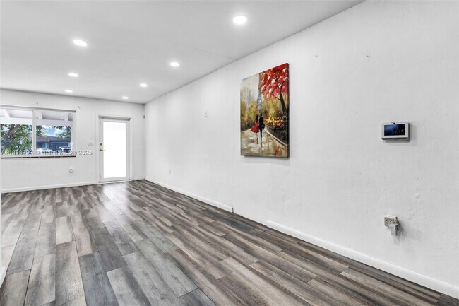 Building Photo - 701 Tamiami Canal Rd