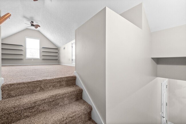 Building Photo - Pet Friendly Three Bedroom with Bonus!