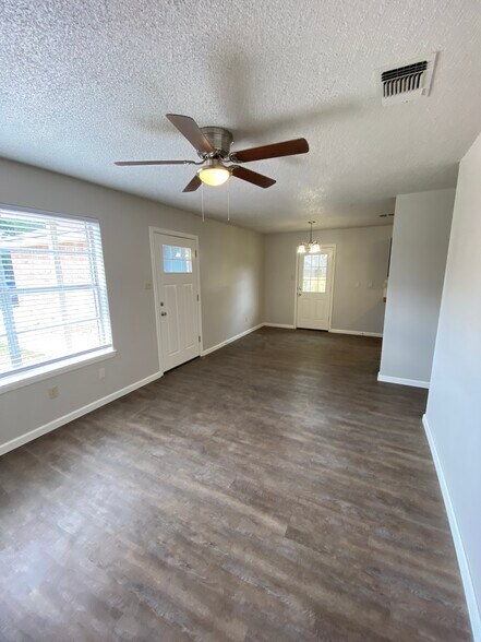 Building Photo - 4327 Stayman Dr