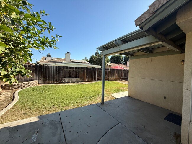 Building Photo - 5704 Pine Canyon Dr