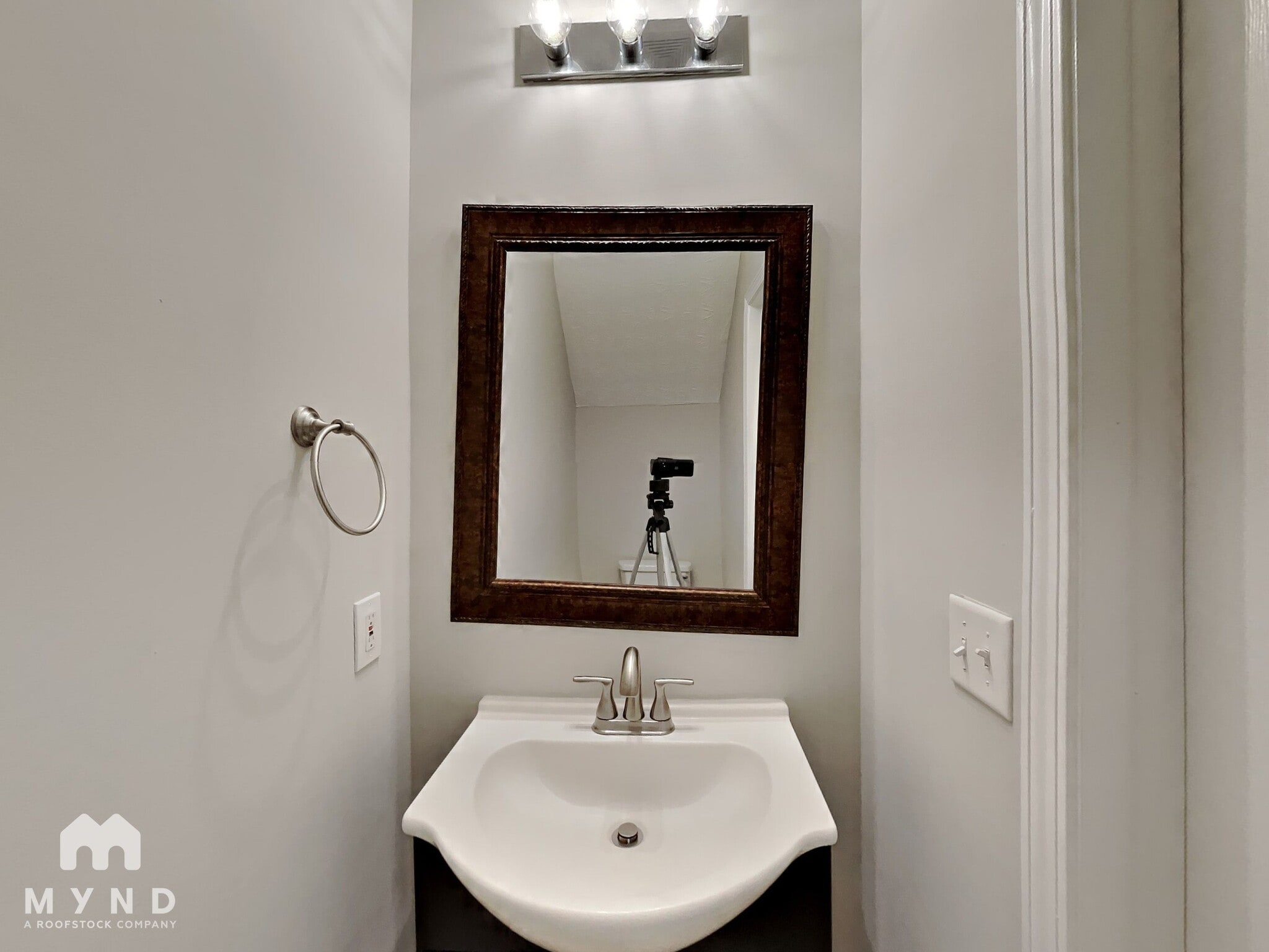 Building Photo - 1685 Camden Forrest Way