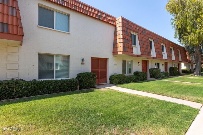 Building Photo - 4004 N Granite Reef Rd