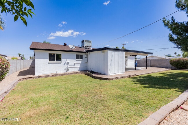 Building Photo - 1305 W Romo Jones St