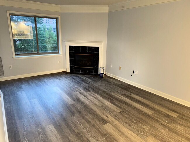 Building Photo - Updated 1BR Condo with Parking Near Virgin...