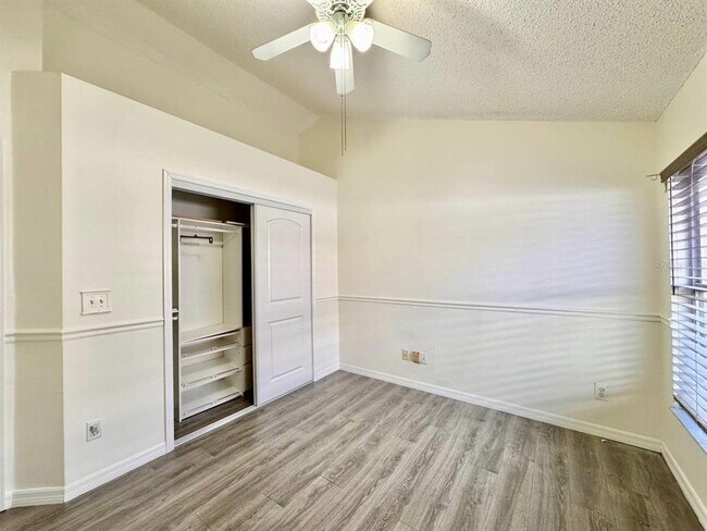 Building Photo - 10028 Oasis Palm Dr