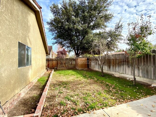 Building Photo - 5811 W Sample Ave