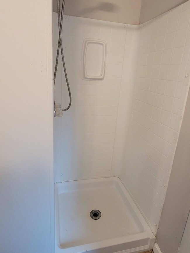 Building Photo - Charming and Peaceful Private Home with Granite Countertops & Wooded Views