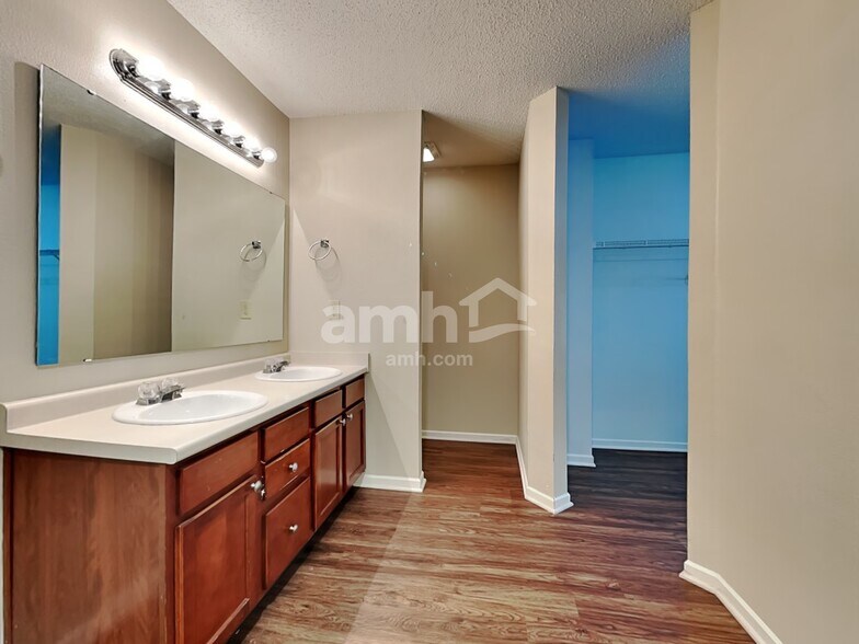 Building Photo - 10460 Buckshire Ln