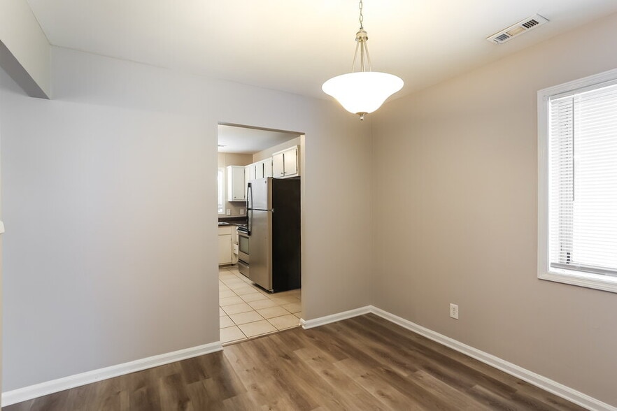 Building Photo - 1550 Flicker Rd