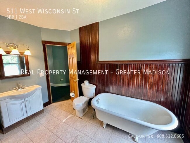 Building Photo - 511 W Wisconsin St