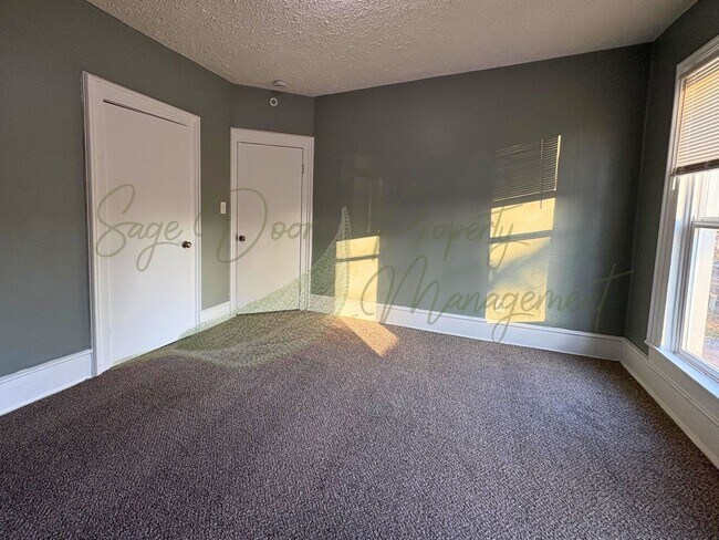 Building Photo - AVAILABLE NOW!!!!!