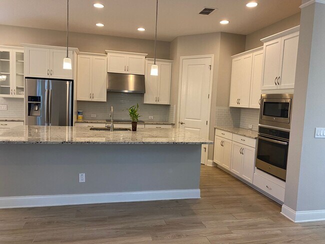 Building Photo - Beautiful 3 bedroom, 2.5 bathrooms  located in The Preserve of Oviedo on the Park