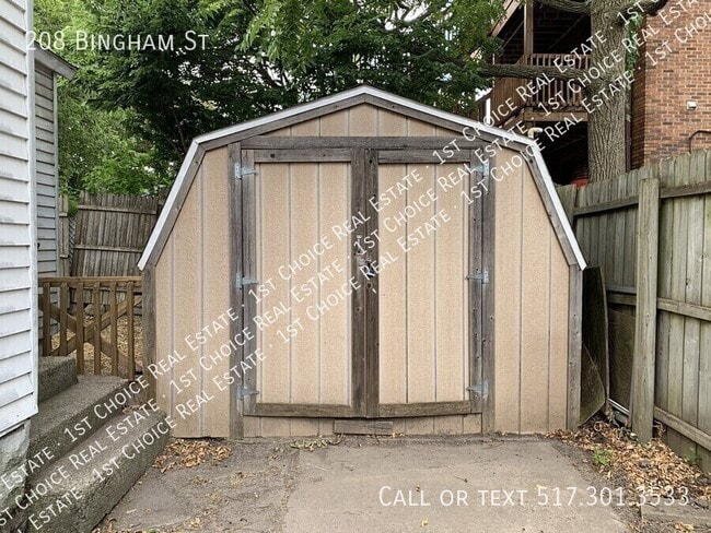 Building Photo - 208 Bingham St