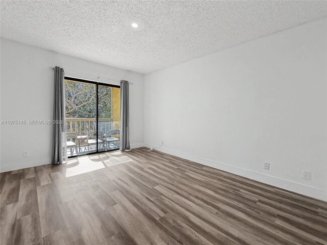 Building Photo - 8120 Geneva Ct