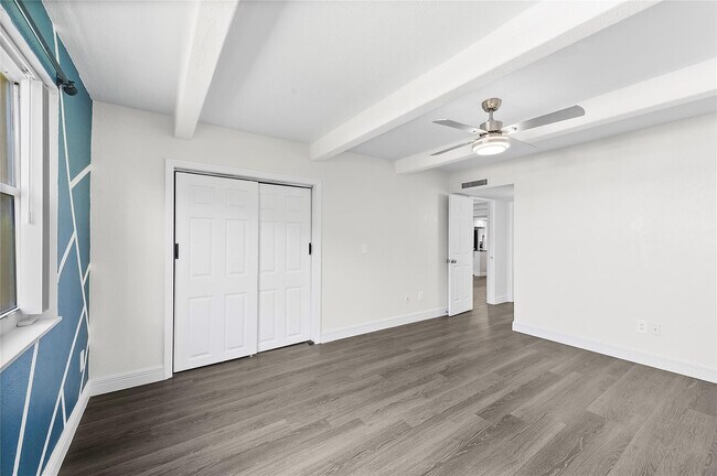 Building Photo - 10120 Boca Entrada Blvd