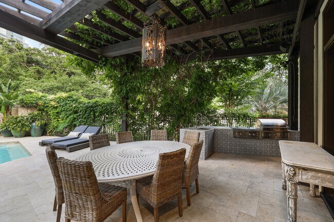 Building Photo - 5007 Cedar Creek Dr