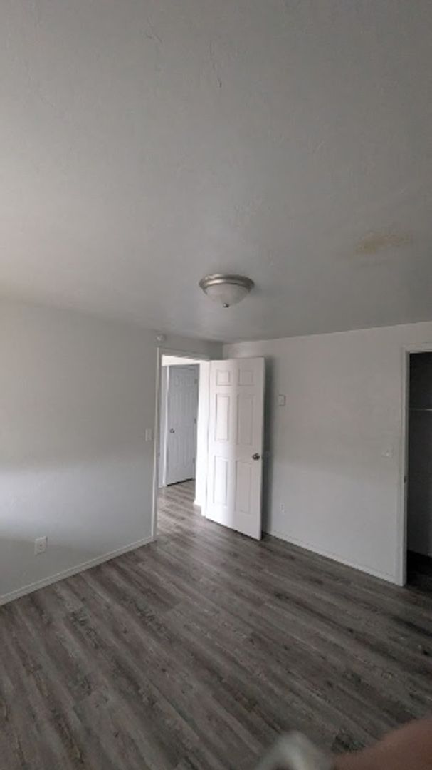 Building Photo - 6111 S Klein Ave