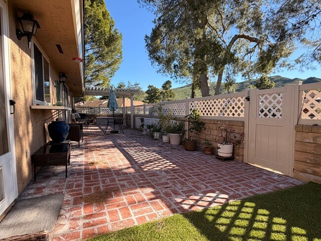 Building Photo - Fully furnished (short term) home in Camarillo's Premier Senior Community - Leisure Village