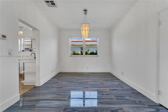 Building Photo - 501 90th St