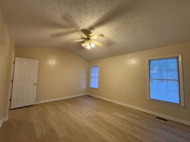 Building Photo - 1135 Derbyshire Rd