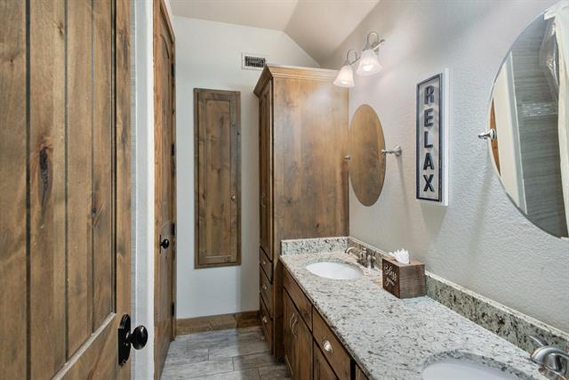 Building Photo - 6696 Paradise Dr