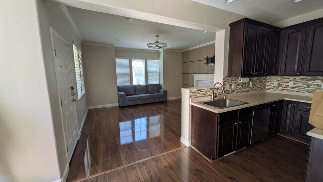 Building Photo - 10241 S Clarks Hill Dr