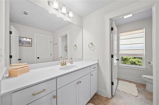 Building Photo - 178 Crestbrook Wy