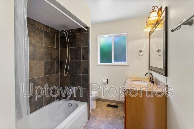 Building Photo - 16620 SW Oak St