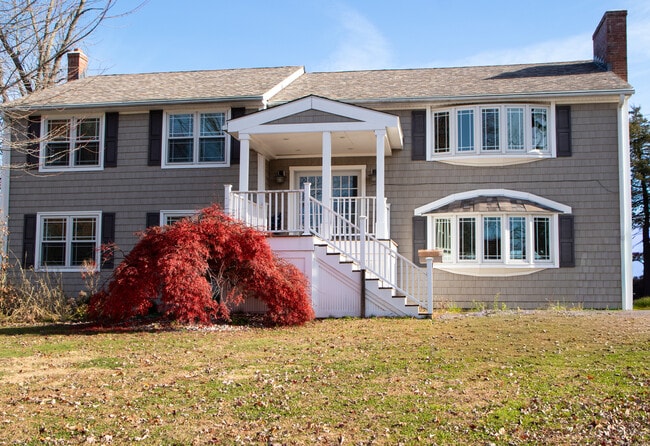 Primary Photo - 72 Carson Ave