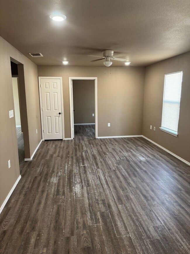 Building Photo - 529 45th St