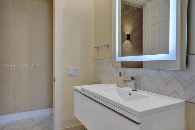 Building Photo - 1529 Shoreline Way