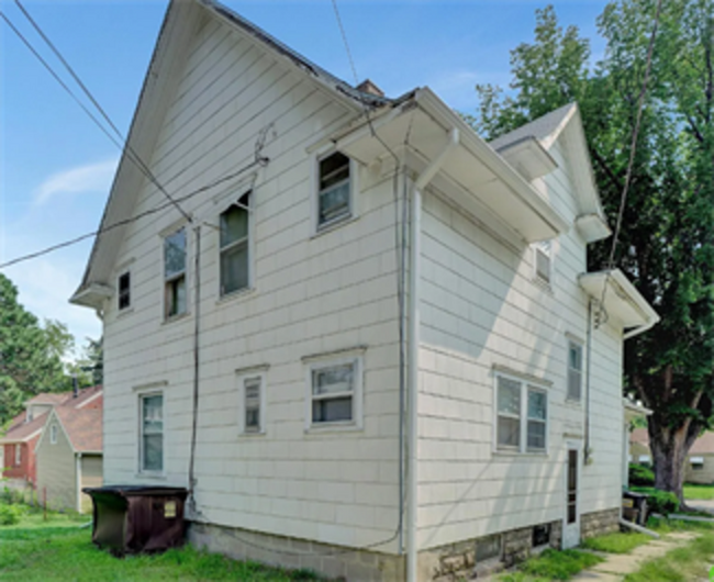 Building Photo - 1717 S 13th St